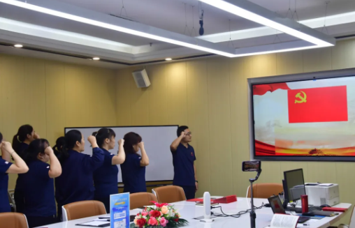 忆初心，，，，，守党纪，，，，，赶考路上勇毅行